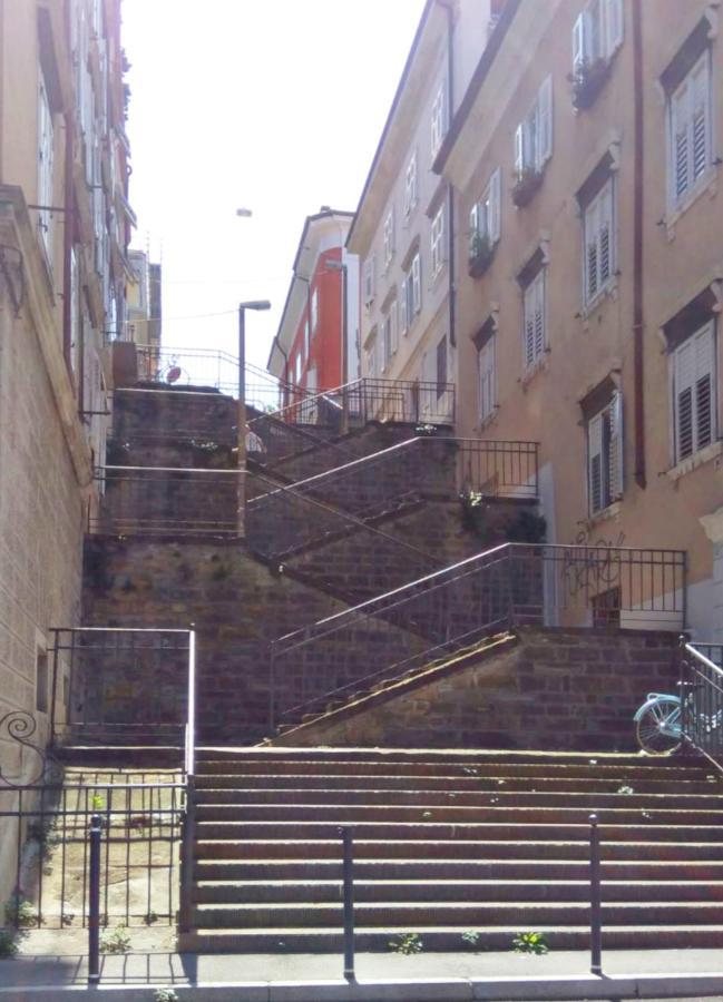 Casa Antica - Historical Apartment In Old City Center Trieste Luaran gambar