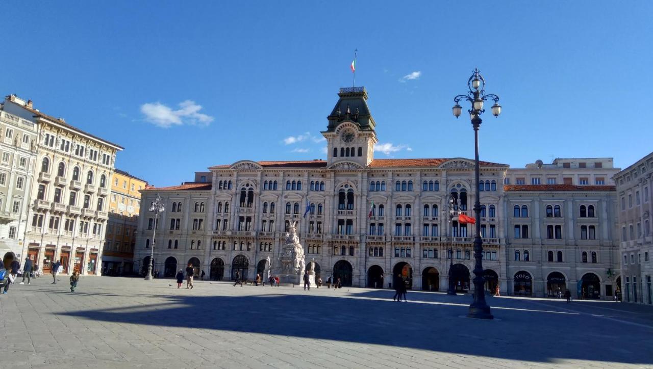 Casa Antica - Historical Apartment In Old City Center Trieste Luaran gambar