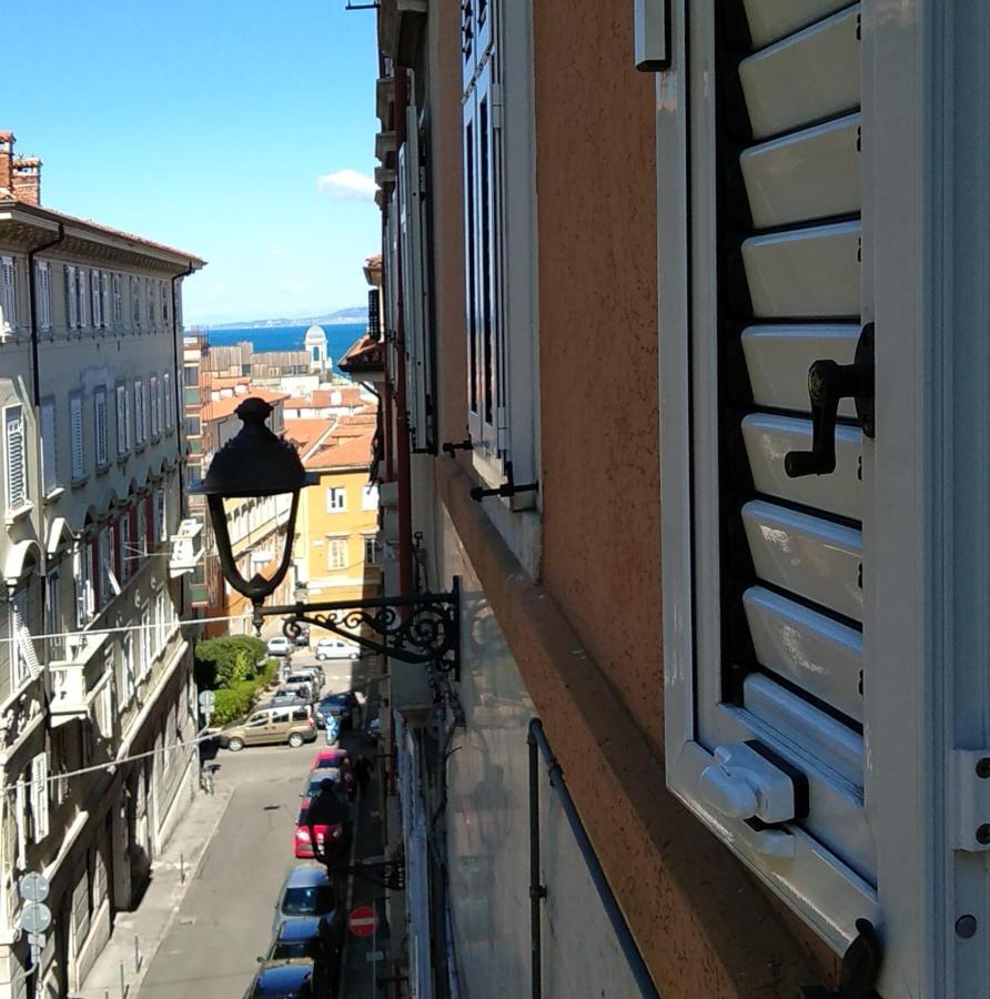 Casa Antica - Historical Apartment In Old City Center Trieste Luaran gambar
