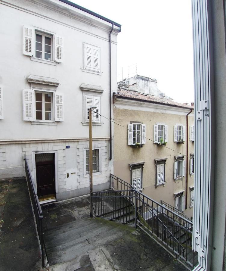 Casa Antica - Historical Apartment In Old City Center Trieste Luaran gambar