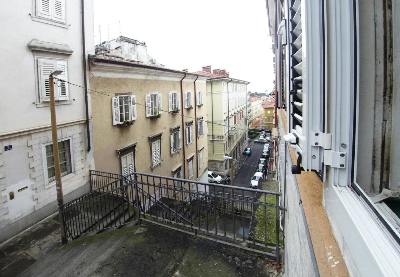 Casa Antica - Historical Apartment In Old City Center Trieste Luaran gambar